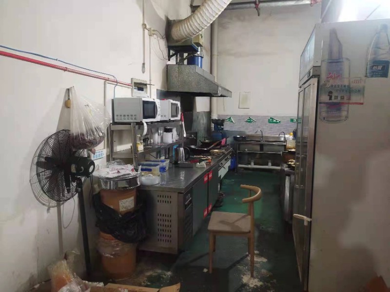 轉(zhuǎn)讓48平餐館臨街門面