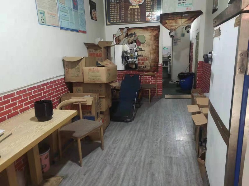 轉(zhuǎn)讓48平餐館臨街門面