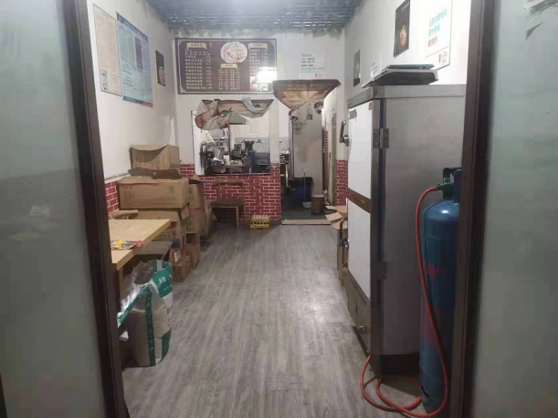 轉(zhuǎn)讓48平餐館臨街門面